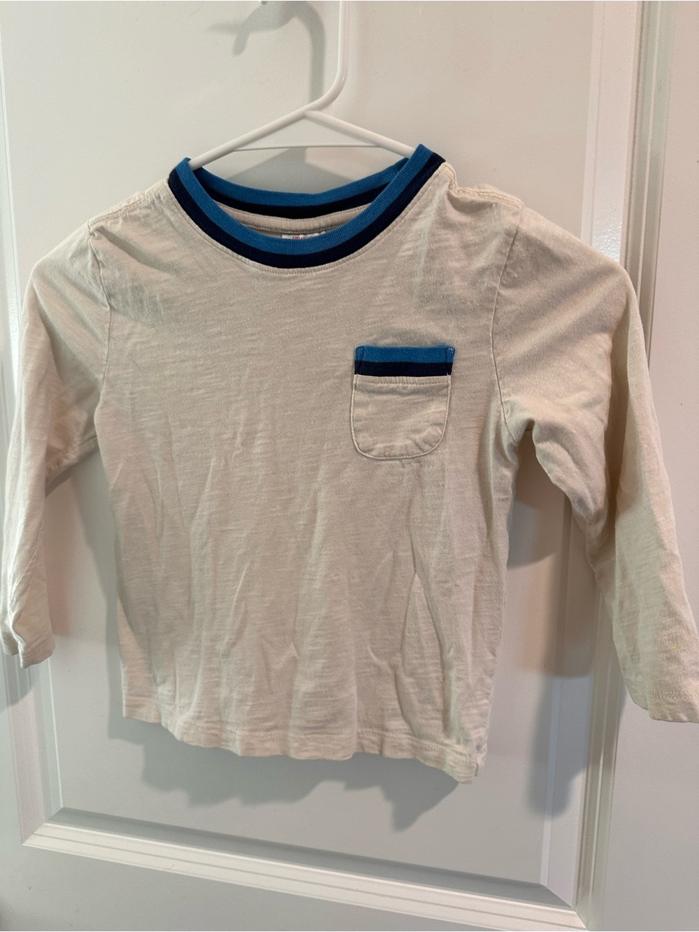 Hanna Andersson Cream Long-Sleeve Tee with Blue Trim and Pocket